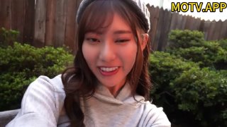 新婚夫妻甜美直播，特写大号蝴蝶粉逼，卖力口硬，女上位无套啪啪，后入，传教士抱着屁股狠狠打桩侧入内射特写第02集